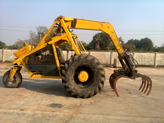 รถคีบอ้อย สามล้อ