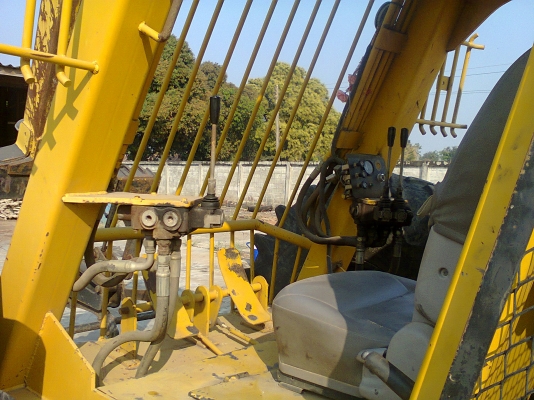 รถคีบอ้อย สามล้อ