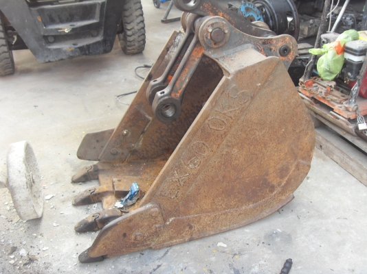 ขายบุ้งกี่ รถแบ๊คโฮ pc-60