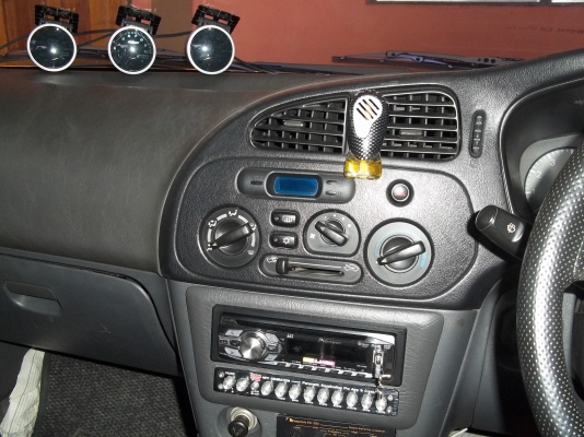 ขายรถเก๋งพร้อมเครื่องเสียงชุดใหญ่ 120,000  บาท