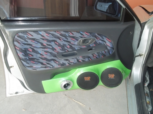 ขายรถเก๋งพร้อมเครื่องเสียงชุดใหญ่ 120,000  บาท