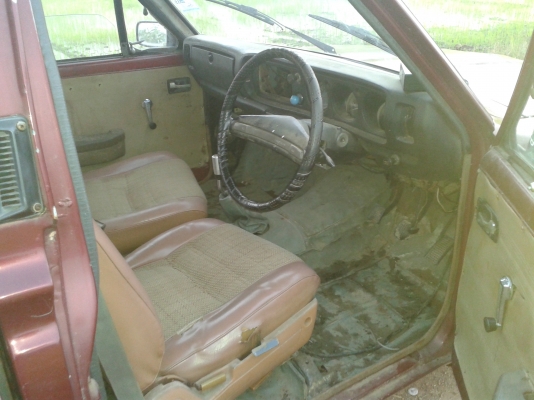 ขายรถคาสซิกสวยพร้อมขับทางไกลได้วิ่งดีเครื่องดีมาก ขายรถคาสซิกสวยพร้อมขับทางไกลได้วิ่งดีเครื่องดีมาก