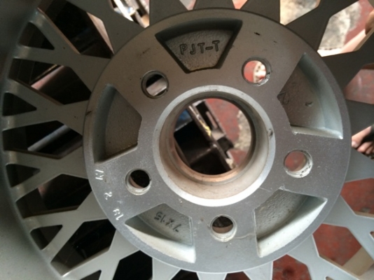 ล้อ เรียว 15x7  5รู114 ของใหม่เก่าเก็บ 1ชุดคับ