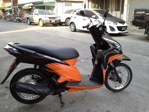 Click i ปี 53 สีดำ ส้ม รถบ้าน เครื่องแน่น ไม่หลวม ไม่มีควันขาว