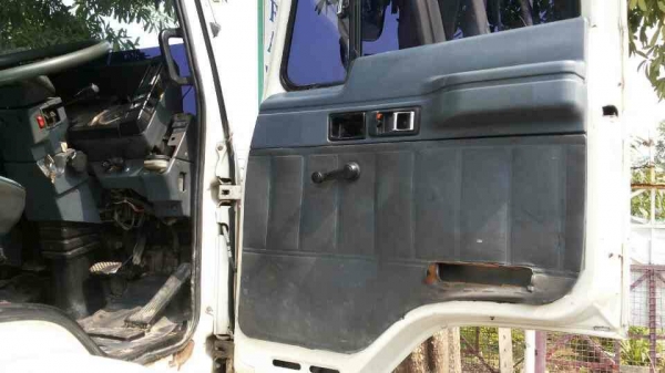 ISUZU ROCKY 6 ล้อ  หัวลาก