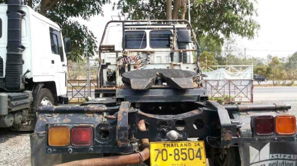 ISUZU ROCKY 6 ล้อ  หัวลาก