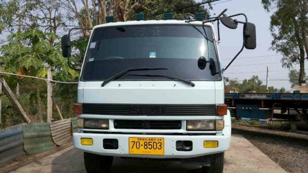 ISUZU ROCKY 6 ล้อ  หัวลาก
