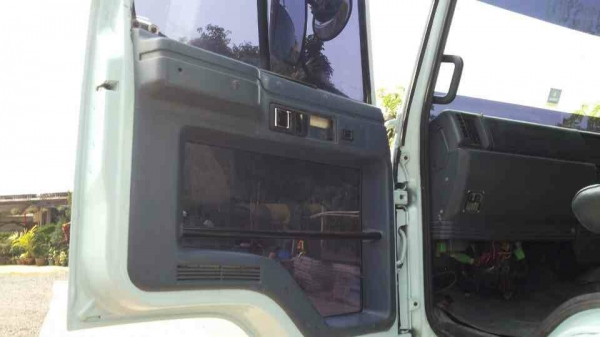 ISUZU ROCKY 6 ล้อ  หัวลาก