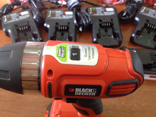 ขายสว่านไขควงไร้สาย Black & Decker 20V แบต Lithium-ion แรงบิตสูง ใช้อยู่เอง ขอบอกว่าแรงมากๆ และ แข็งแรง ขายสว่านไขควงไร้สาย Black & Decker 20V แบต Lithium-ion แรงบิตสูง ใช้อยู่เอง ขอบอกว่าแรงมากๆ และ แข็งแรง