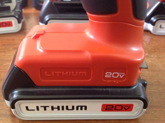 ขายสว่านไขควงไร้สาย Black & Decker 20V แบต Lithium-ion แรงบิตสูง ใช้อยู่เอง ขอบอกว่าแรงมากๆ และ แข็งแรง ขายสว่านไขควงไร้สาย Black & Decker 20V แบต Lithium-ion แรงบิตสูง ใช้อยู่เอง ขอบอกว่าแรงมากๆ และ แข็งแรง