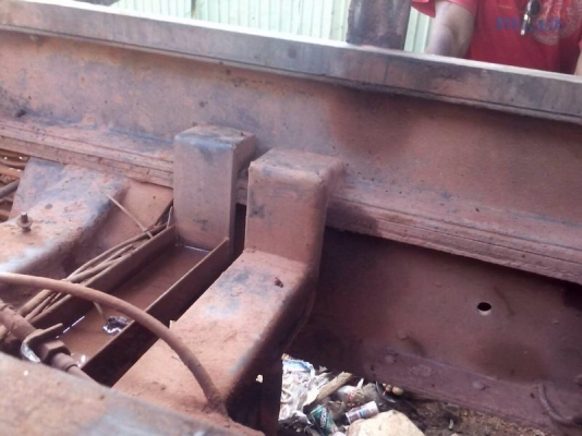 รถมิตซู 10 ล้อดั้ม 220 แรงม้า. สนใจติดต่อ 081 - 6079515