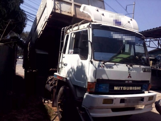 รถมิตซู 10 ล้อดั้ม 220 แรงม้า. สนใจติดต่อ 081 - 6079515