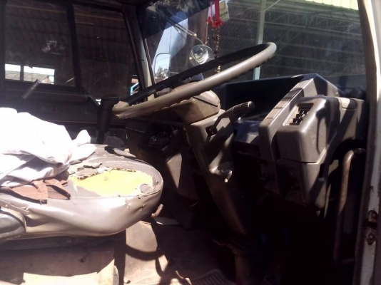 รถมิตซู 10 ล้อดั้ม 220 แรงม้า. สนใจติดต่อ 081 - 6079515