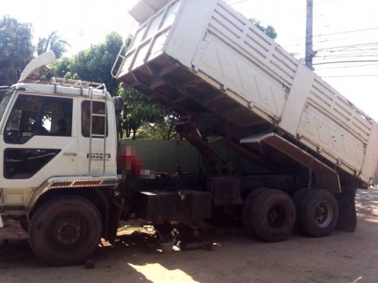 รถมิตซู 10 ล้อดั้ม 220 แรงม้า. สนใจติดต่อ 081 - 6079515