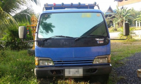 รถอีซูซุ 6 ล้อดั้ม 130 แรงม้า. ปี 48  สนใจติดต่อ 081 - 6079515