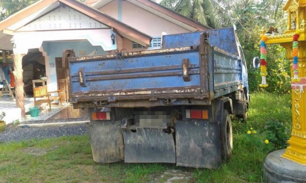 รถอีซูซุ 6 ล้อดั้ม 130 แรงม้า. ปี 48  สนใจติดต่อ 081 - 6079515