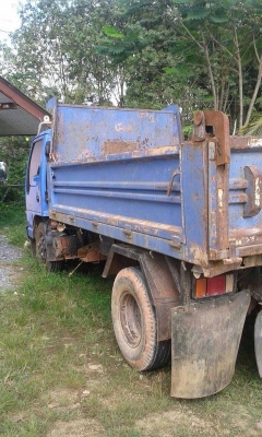 รถอีซูซุ 6 ล้อดั้ม 130 แรงม้า. ปี 48  สนใจติดต่อ 081 - 6079515