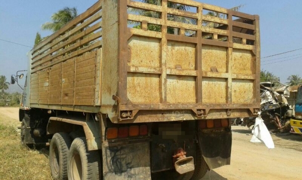 รถอีซูซุ 10 ล้อดั้ม 240 แรงม้า. ปี 39 สนใจติดต่อ 081 - 6079515