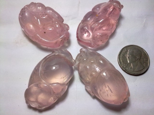 หินแม่น้ำสีชมพู