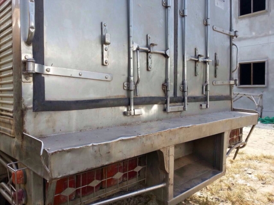 รถบรรทุกตู้เปียก