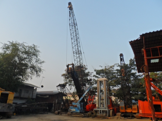 รถเจาะเสาเข็ม / รถตอกเสาเข็ม