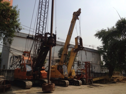 รถเจาะเสาเข็ม / รถตอกเสาเข็ม