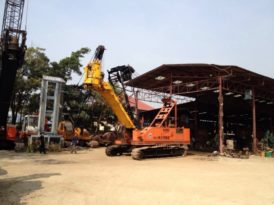 รถเจาะเสาเข็ม / รถตอกเสาเข็ม