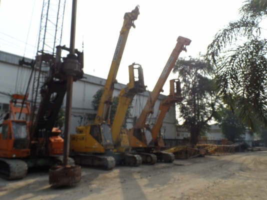 รถเจาะเสาเข็ม / รถตอกเสาเข็ม