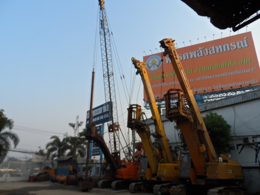 รถเจาะเสาเข็ม / รถตอกเสาเข็ม