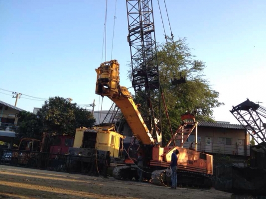 รถเจาะเสาเข็ม / รถตอกเสาเข็ม รถเจาะเสาเข็ม / รถตอกเสาเข็ม