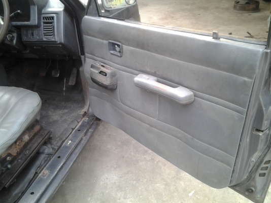 ขายครับ รถมาสด้าราคามอร์เตอร์ไซค์สภาพพร้อมใช้งานครับ เอาไปเก็บนิดหน่อยแหล่มเลยครับ เครื่องยนต์ดีเซลLD20 เทอร์โป แรงจัดประหยัดจริง พื้นกระบะปูให้ใหม่ มีแอร์แต่ไม่เย็นเอาไปเติมน้ำยาเองครับ ขาย 39000 บาท เท่านั้น