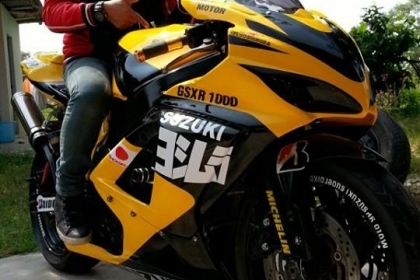 มีบึ๊กไบท์ ZXR400 มาแลกแม็กสวยๆสักชุด ขอแม็กหน้า9หลัง10หรือใหญ่ก็เอาครับ มีบึ๊กไบท์ ZXR400 มาแลกแม็กสวยๆสักชุด ขอแม็กหน้า9หลัง10หรือใหญ่ก็เอาครับ