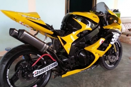 มีบึ๊กไบท์ ZXR400 มาแลกแม็กสวยๆสักชุด ขอแม็กหน้า9หลัง10หรือใหญ่ก็เอาครับ มีบึ๊กไบท์ ZXR400 มาแลกแม็กสวยๆสักชุด ขอแม็กหน้า9หลัง10หรือใหญ่ก็เอาครับ