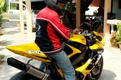มีบึ๊กไบท์ ZXR400 มาแลกแม็กสวยๆสักชุด ขอแม็กหน้า9หลัง10หรือใหญ่ก็เอาครับ มีบึ๊กไบท์ ZXR400 มาแลกแม็กสวยๆสักชุด ขอแม็กหน้า9หลัง10หรือใหญ่ก็เอาครับ