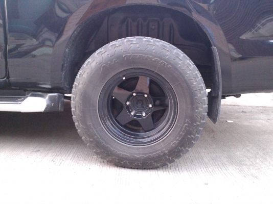 ขายด่วนครับพร้อมใช้ แม๊กเลนโซ่ยางนิตโตะดอกหนาๆนิ่มๆครับลดเหลือ15000ครับ