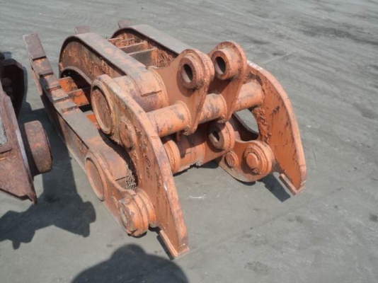 หัวคีบไม้ หัวคีบเหล็ก สำหรับรถขุด รถแบคโฮ PC 200 มือสองเก่าญี่ปุ่น ตัวใหญ่ สภาพดีครับ = ราคา 65,000 บาท หัวคีบไม้ หัวคีบเหล็ก สำหรับรถขุด รถแบคโฮ PC 200 มือสองเก่าญี่ปุ่น ตัวใหญ่ สภาพดีครับ = ราคา 65,000 บาท