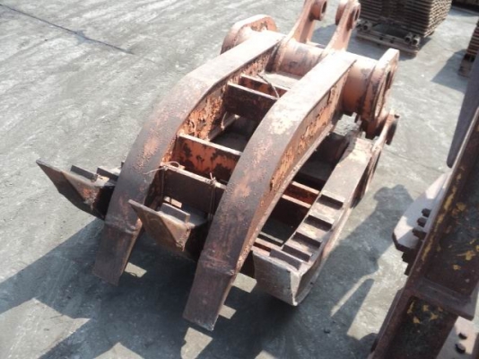 หัวคีบไม้ หัวคีบเหล็ก สำหรับรถขุด รถแบคโฮ PC 200 มือสองเก่าญี่ปุ่น ตัวใหญ่ สภาพดีครับ = ราคา 65,000 บาท