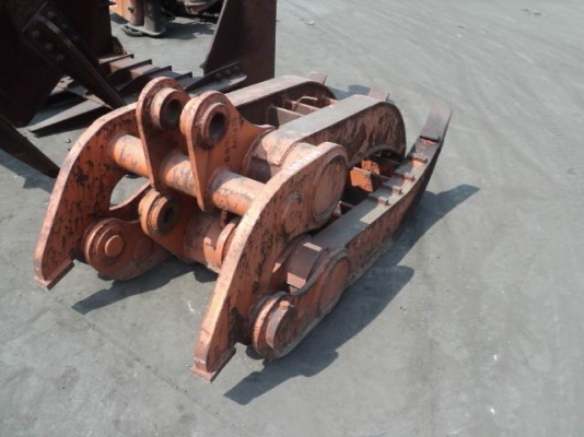 หัวคีบไม้ หัวคีบเหล็ก สำหรับรถขุด รถแบคโฮ PC 200 มือสองเก่าญี่ปุ่น ตัวใหญ่ สภาพดีครับ = ราคา 65,000 บาท หัวคีบไม้ หัวคีบเหล็ก สำหรับรถขุด รถแบคโฮ PC 200 มือสองเก่าญี่ปุ่น ตัวใหญ่ สภาพดีครับ = ราคา 65,000 บาท