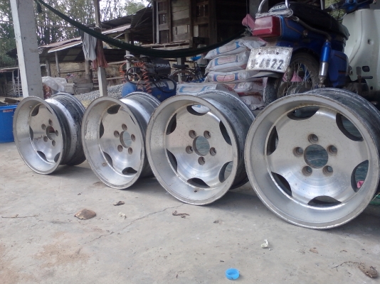 ล้อหยดน้ำ5รู15กว้าง8.5พร้อมยาง7000และล้อโตต้า15 5000