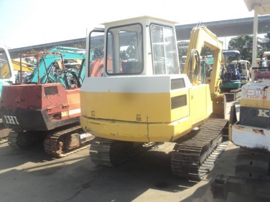 +++ขาย Komatsu PC 40-3 S/N 6701ปี 1984 เก่านอกญี่ปุ่น สภาพสวย พร้อมใช้งาน