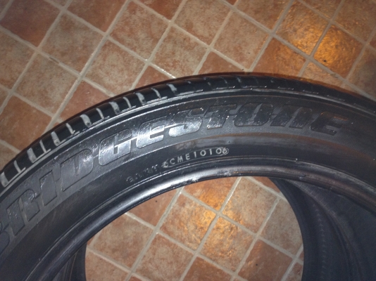 ขายยางบริดสโตน 2 เส้น  ขอบ20   245/50/20 ดอกเต็มๆสวยที่สุด