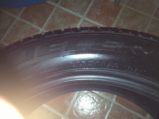 ขายยางบริดสโตน 2 เส้น  ขอบ20   245/50/20 ดอกเต็มๆสวยที่สุด