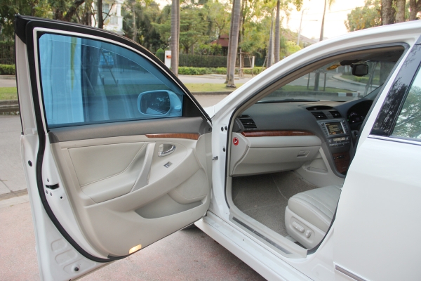 CAMRY 2.4 HYBRID ตัว TOP มีประกันชั้นหนึ่งเหลืออีก 9 เดือน มี Navigator ปี 2011 เจ้าของขายเอง