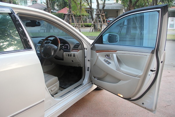 CAMRY 2.4 HYBRID ตัว TOP มีประกันชั้นหนึ่งเหลืออีก 9 เดือน มี Navigator ปี 2011 เจ้าของขายเอง