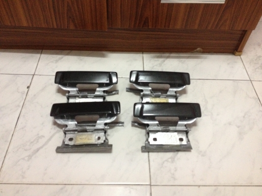 ขายมือเปิดประตูด้านนอก BMW e30 จำนวน4ชิ้น ราคา1000บาท โทร0875077464โส กทม