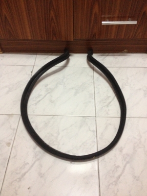 ขายยางขอบฝากระโปรงหน้า BMW e30 จำนวน1เส้น ราคา 300บาท  โทร 0875077464โส กทม