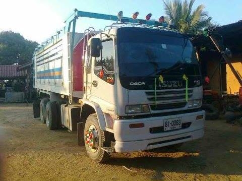 ***ขายแล้วครับขอบคุณ Truck2hand ขาย10ล้อ2เพลาดั๊มสวยๆ ISUZU DECA FXZ 270 EURO I (ยูโรวัน) ปี44 เครื่องเดิมเกียร์เดิม แน่นดีแรง ช่วงล่างเดิมคัสซีสวยไม่ปะไม่ดาม กระบะดั๊มเนียมสีใหม่สวยสภาพดี พื้นดีข้างดีไม่ผุ ยางดี10เ้ส้น หัวเก๋งสวยภายในสวยคอนโซลครบ แอร์ พ. ***ขายแล้วครับขอบคุณ Truck2hand ขาย10ล้อ2เพลาดั๊มสวยๆ ISUZU DECA FXZ 270 EURO I (ยูโรวัน) ปี44 เครื่องเดิมเกียร์เดิม แน่นดีแรง ช่วงล่างเดิมคัสซีสวยไม่ปะไม่ดาม กระบะดั๊มเนียมสีใหม่สวยสภาพดี พื้นดีข้างดีไม่ผุ ยางดี10เ้ส้น หัวเก๋งสวยภายในสวยคอนโซลครบ แอร์ พ.