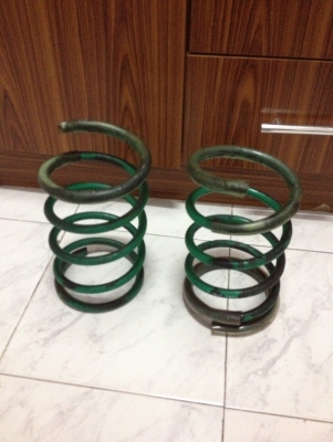 ขายสปริงโช้คหน้าแต่ง KONI- 202-0 สีเขียว ยาว10นิ้ว 1คู่ ใสBMW e30 ราคา500 บาท  โทร 0875077464โส กทม