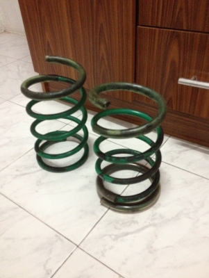 ขายสปริงโช้คหน้าแต่ง KONI- 202-0 สีเขียว ยาว10นิ้ว 1คู่ ใสBMW e30 ราคา500 บาท  โทร 0875077464โส กทม