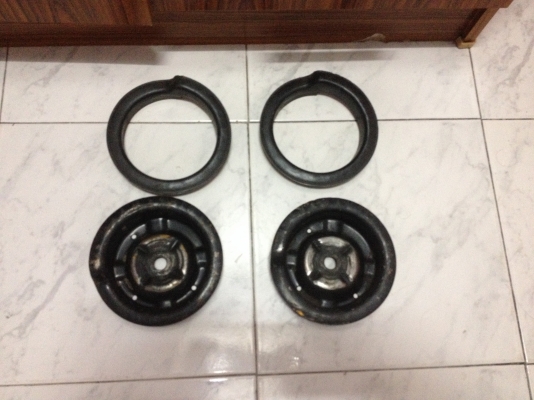 ขายถ้วยรองสปริงบนพร้อมยางรอง 1คู่ BMW e30 ราคา400บาท  โทร 0875077464โส กทม